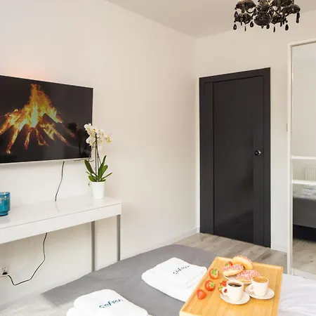 Maya's Flats & 55 - Grano Pszenn * גדנסק